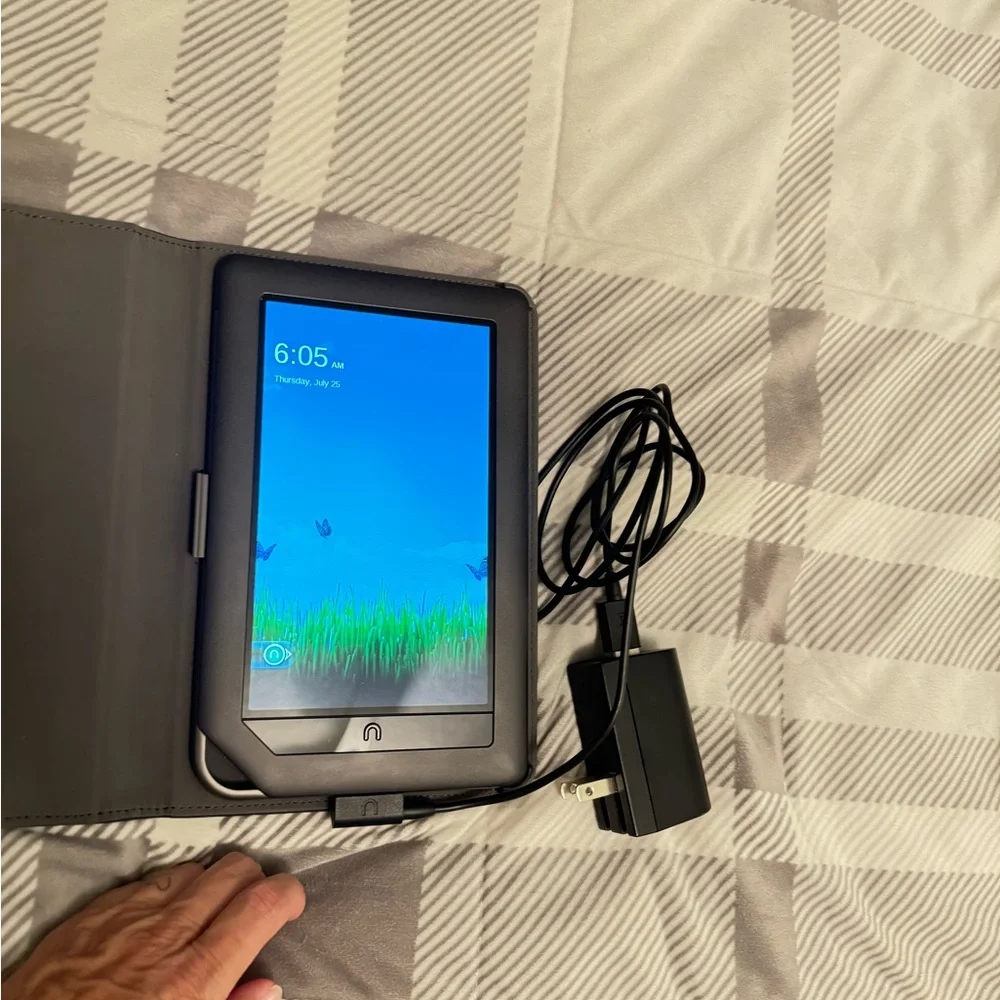 Nook Black eBook Reader with Rugged Case and Charger